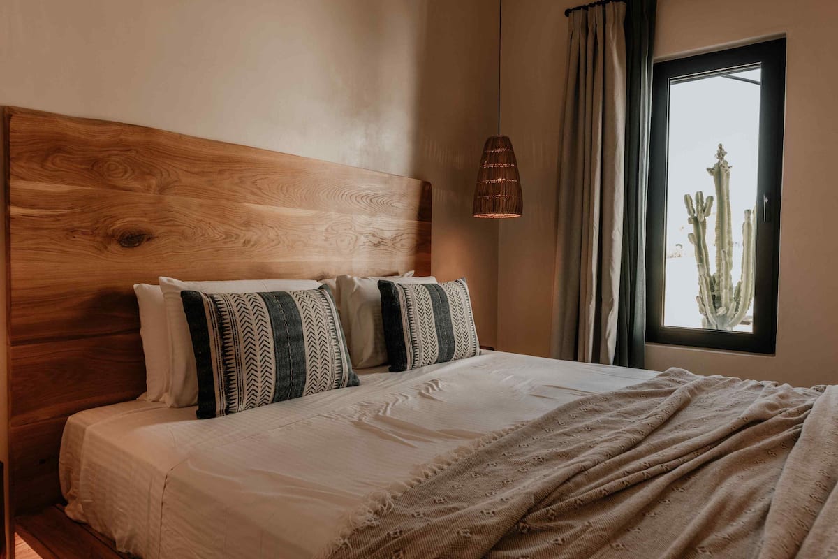 Standard Suite, Garden View | 1 bedroom, premium bedding, minibar, free WiFi