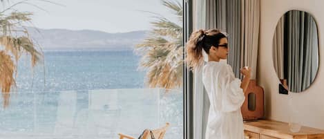 Superior Suite, Sea View | 1 bedroom, premium bedding, minibar, free WiFi