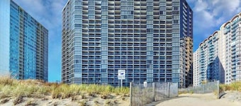 Direct Ocean Front Studio at the Golden Sands with Indoor Pool, Gym and Saunas