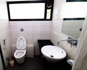 Ducha, cabezal de ducha tipo lluvia, toallas