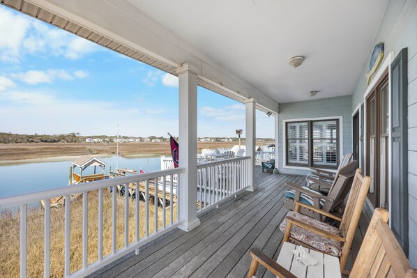 Terrace/patio - Flounder Inn - 4 bedroom, Creek Front (Pawleys Island)