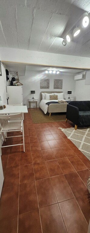 Premium bedding, down duvets, Select Comfort beds, blackout curtains - Casinhas no Carolina - Hostel (Porto)