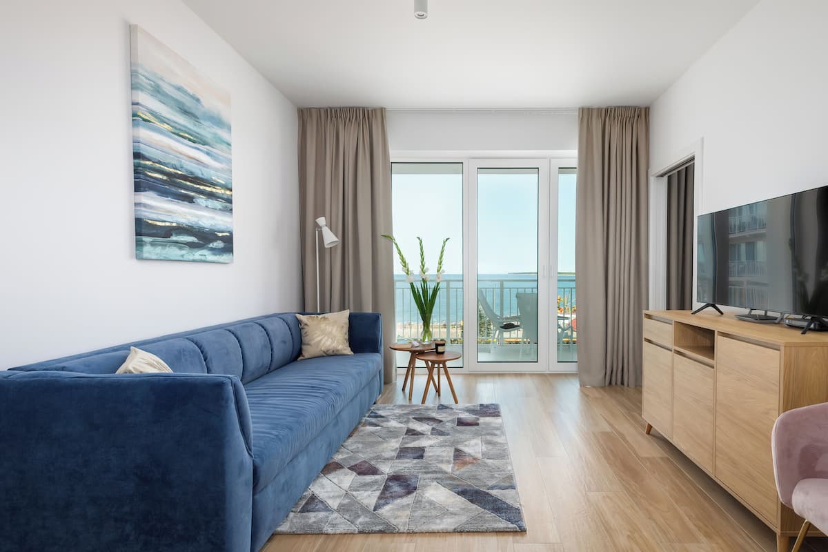 2 bedrooms, cots/infant beds, bed sheets