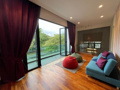 Spacious Luxury and comfortable for Medium to large group 