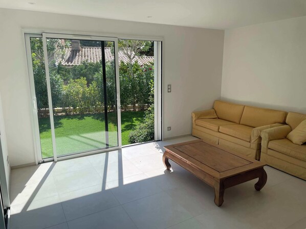 Living area - Vue Mer !! (Cavalaire-sur-Mer)