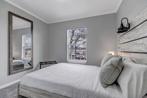 5 camere, una scrivania, ferro/asse da stiro, culla da viaggio