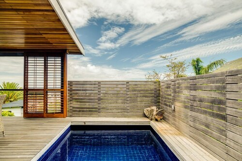 Spacious Apartment With Pool in Camps Bay