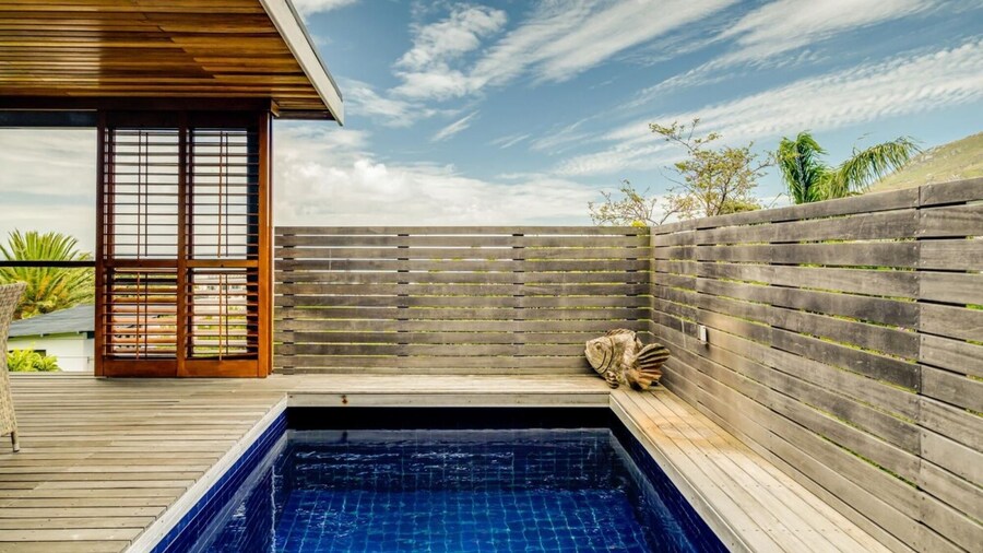 Spacious Apartment With Pool in Camps Bay