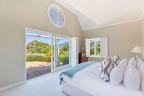 House | 5 bedrooms - Sublime Five bed Property in Glorious Setting (Cape Town)