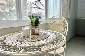 Dining - Happy Life Limeapartment с балконом (Haifa)