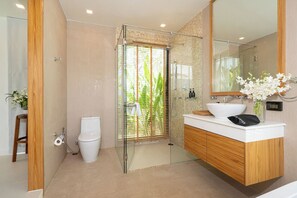 Vila superluxo | Banheiro | Banheira e chuveiro separados, secador de cabelo, roupões de banho 