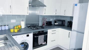 House, Multiple Beds | Private kitchen | Fridge, microwave, oven, stovetop