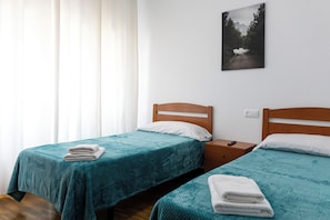 Quarto duplo standard | Roupas de cama antialérgicas, Wi-Fi de cortesia