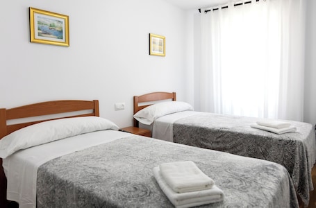 Quarto duplo standard | Roupas de cama antialérgicas, Wi-Fi de cortesia. Yani's hospedaje