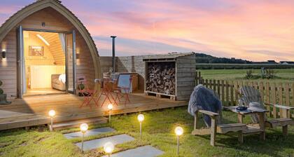 The West Front, Cathedral View - Hot Tub - Pets - Free Parking & WiFi