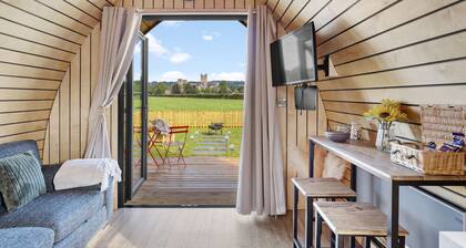 The West Front, Cathedral View - a chalet that sleeps 2 guests in 1 bedroom