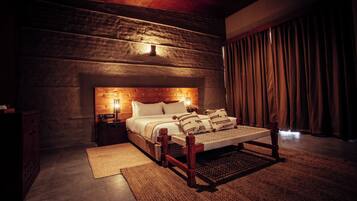 Deluxe-huone, 1 parisänky | 1 makuuhuone, ylelliset vuodevaatteet, memory foam -patjalliset sängyt