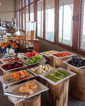 Café da manhã com buffet grátis todos os dias