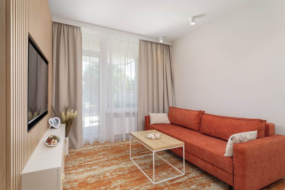 Apartment, 1 Bedroom, Balcony | 3 bedrooms, bed sheets