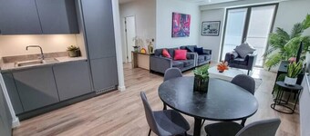 4 Bed Townhouse | Free Parking | Piccadilly