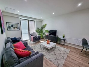 Televisión, oficina