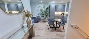 4 Bed Townhouse | Piccadilly | Free Parking