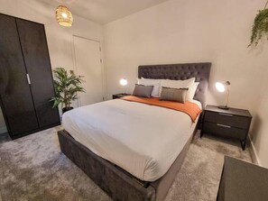 4 Schlafzimmer, Bügeleisen/Bügelbrett, Reisekinderbett, WLAN