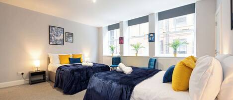 3 bedrooms, desk, iron/ironing board, travel crib