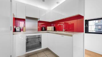 Coffee/tea maker, fridge, microwave, oven