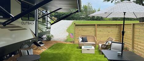 تناول الطعام بالخارج