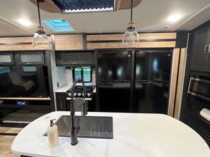 Fridge, microwave, oven, stovetop - A relaxing night for the business traveler or a romantic night for 2. (Buford)