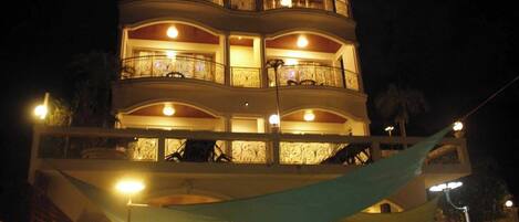 المنشأة من الخارج