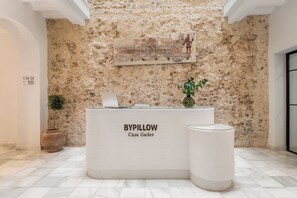Reception - BYPILLOW Casa Gades (Cádiz)