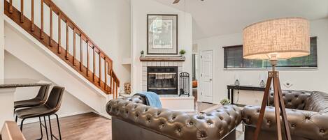 Una Smart TV, una chimenea