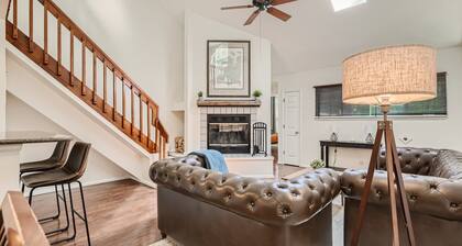New! Urban Oasis - Pool Access - Fireplace - 30 Day Rental