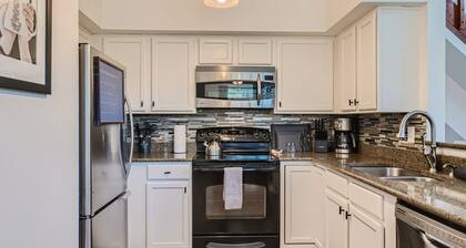 New! Urban Oasis - Pool Access - Fireplace - 30 Day Rental