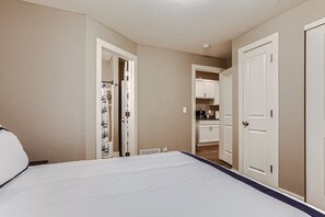 1 bedroom, desk, iron/ironing board, free WiFi