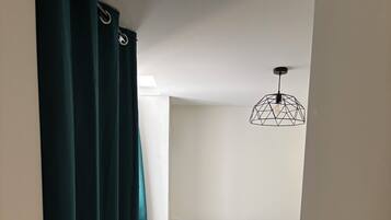 1 chambre, fer et planche à repasser, accès Internet, draps fournis