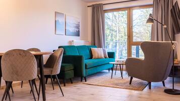 Classic Apartment | Iron/ironing board, free WiFi, bed sheets