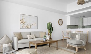 Deluxe Apartment | Living area