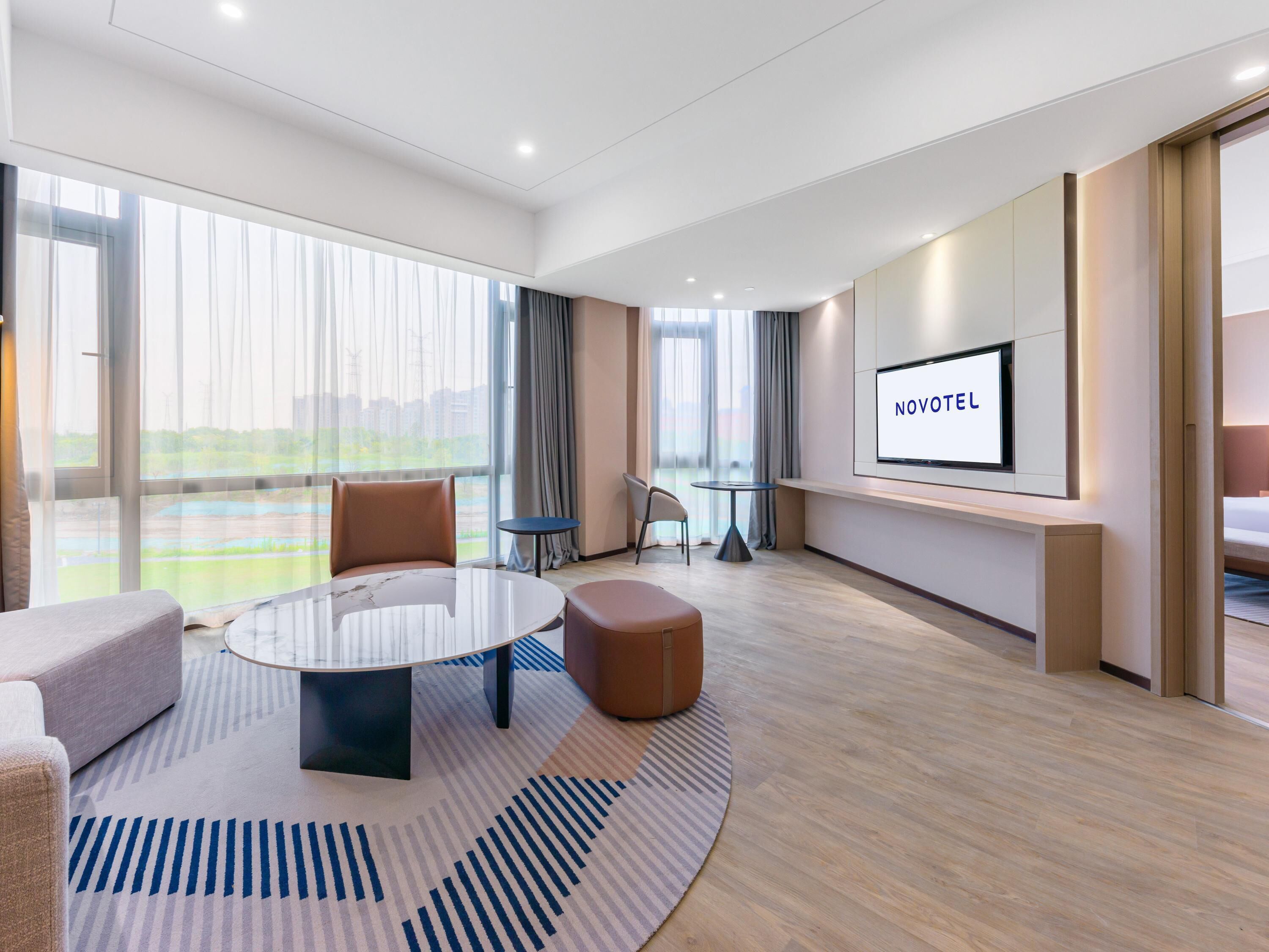 Deluxe Suite, 1 King Bed