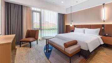 Deluxe Suite, 1 King Bed