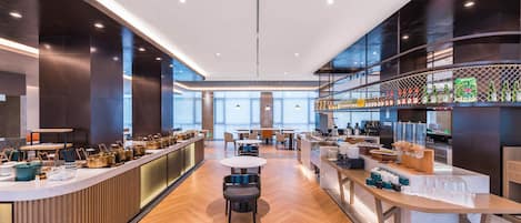 Buffet breakfast for a fee on weekdays