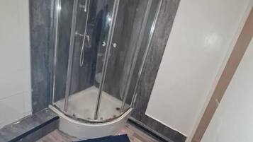 Apartment | Bathroom | Shower, hair dryer, towels