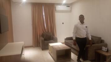 Premier Suite | Free minibar items, in-room safe, free WiFi, wheelchair access