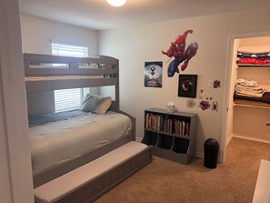 4 bedrooms, desk, free WiFi, bed sheets