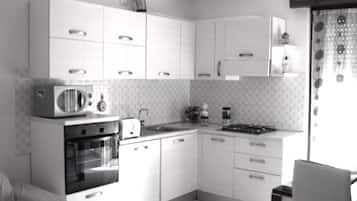 House | Private kitchen | Fridge, microwave, oven, stovetop