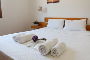 Standard Room | Individually decorated, free WiFi, bed sheets - Lefkofris Otel (Bozcaada)
