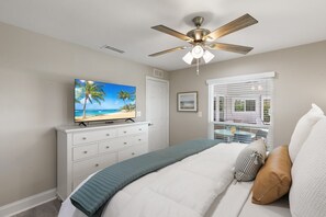 Unclassified image, 2 of 47, button - Recently updated 3 bedroom 2 bath waterfront home with spacious outdoor pool area (Marco Island)