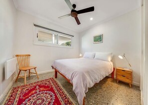 4 chambres, fer et planche à repasser